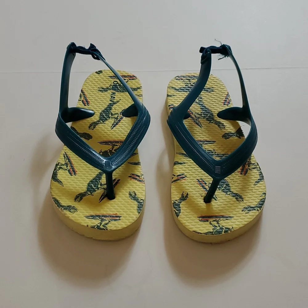 Old Navy kids thong flip flops